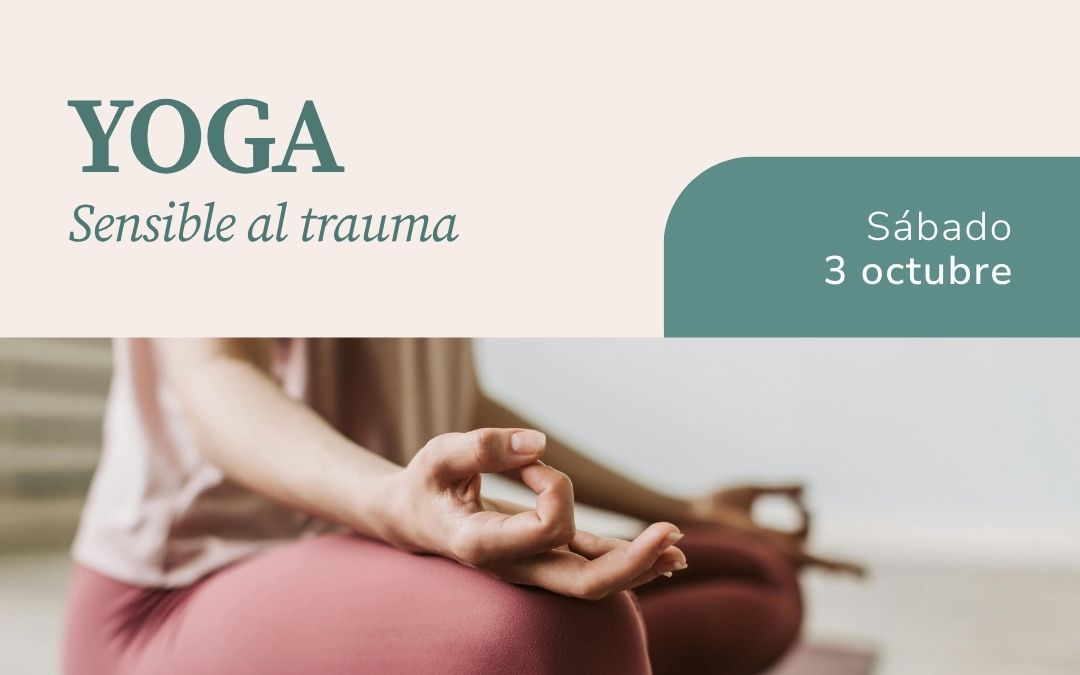 mujer practicando un taller yoga sensible al trauma en NaSér Psicología en Alcalá de Henares
